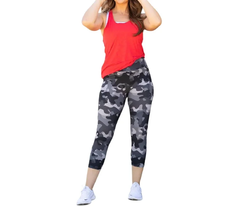 Charlie Capri Leggings In Camo